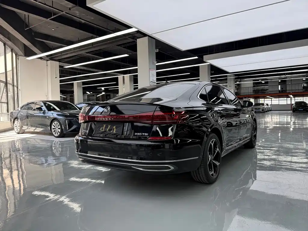 Volkswagen Passat — фото 25