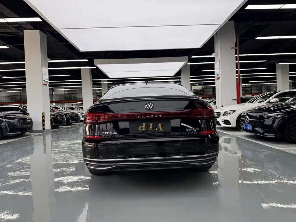 Volkswagen Passat — фото 26