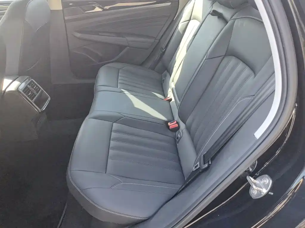 Volkswagen Passat — фото 17
