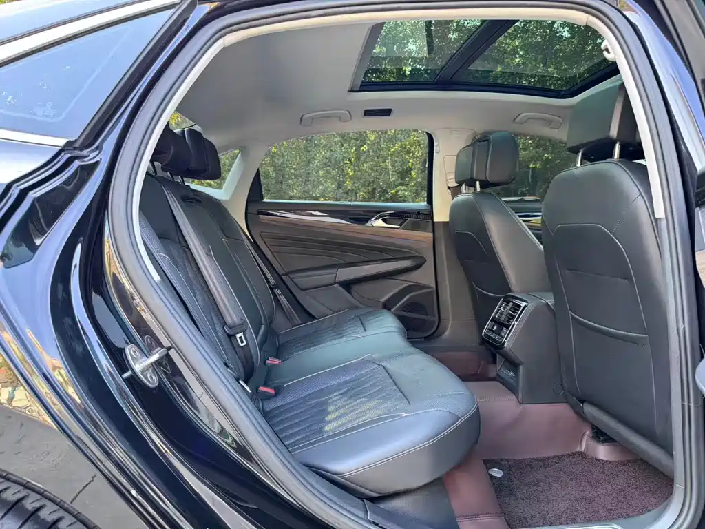Volkswagen Passat — фото 11