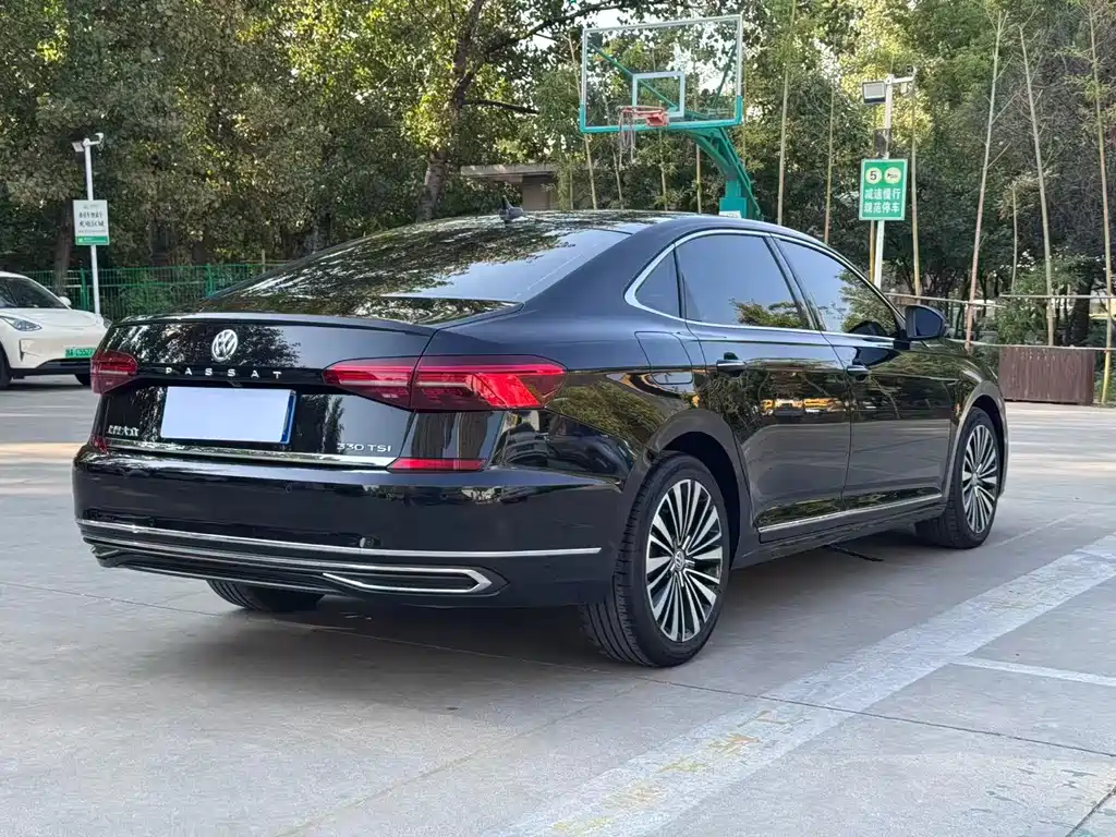 Volkswagen Passat — фото 15