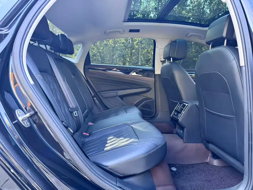 Volkswagen Passat — фото 9