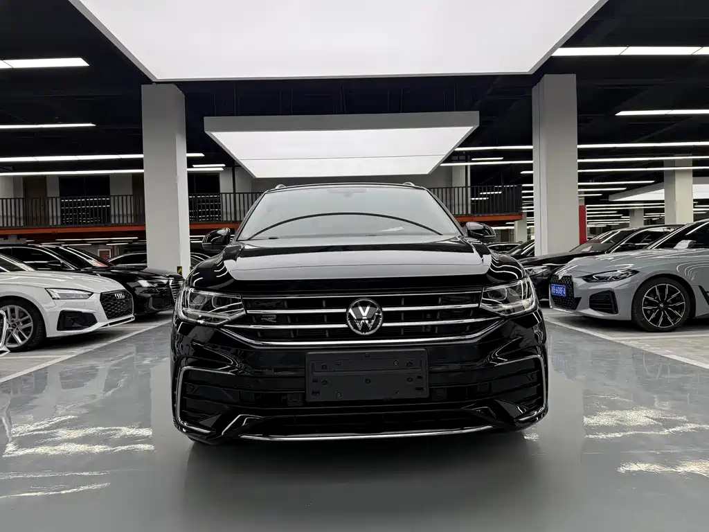 Volkswagen Tiguan L — фото 2