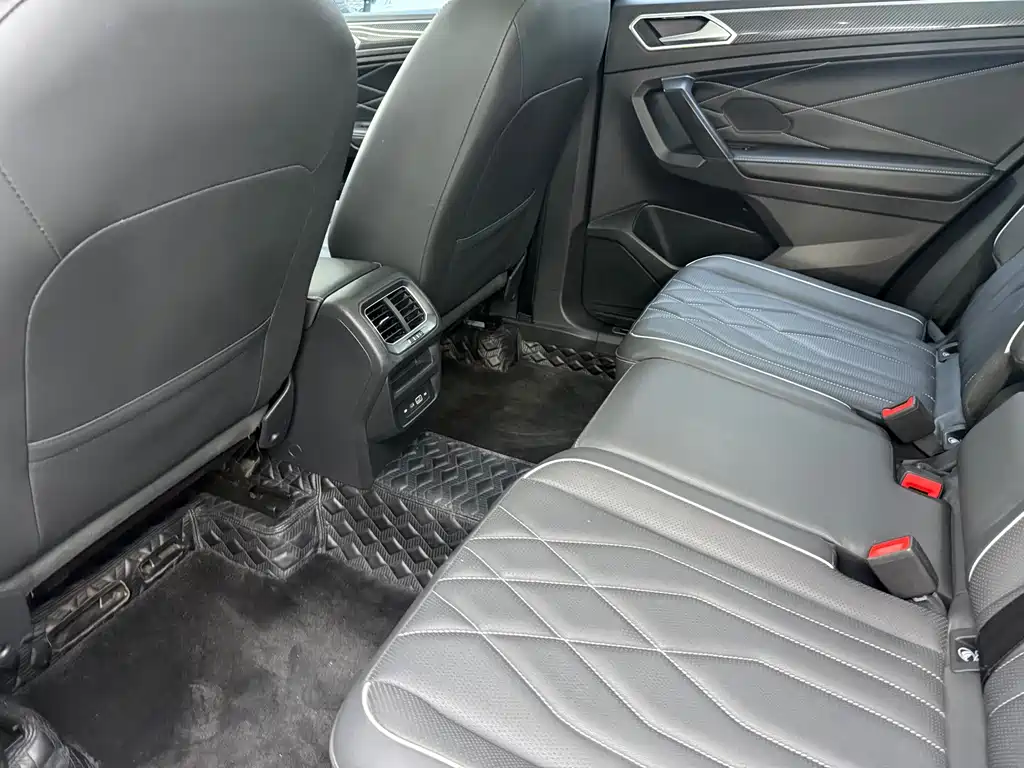 Volkswagen Tiguan L — фото 13