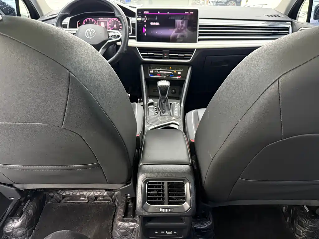Volkswagen Tiguan L — фото 14