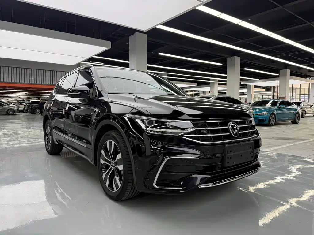 Volkswagen Tiguan L — фото 3