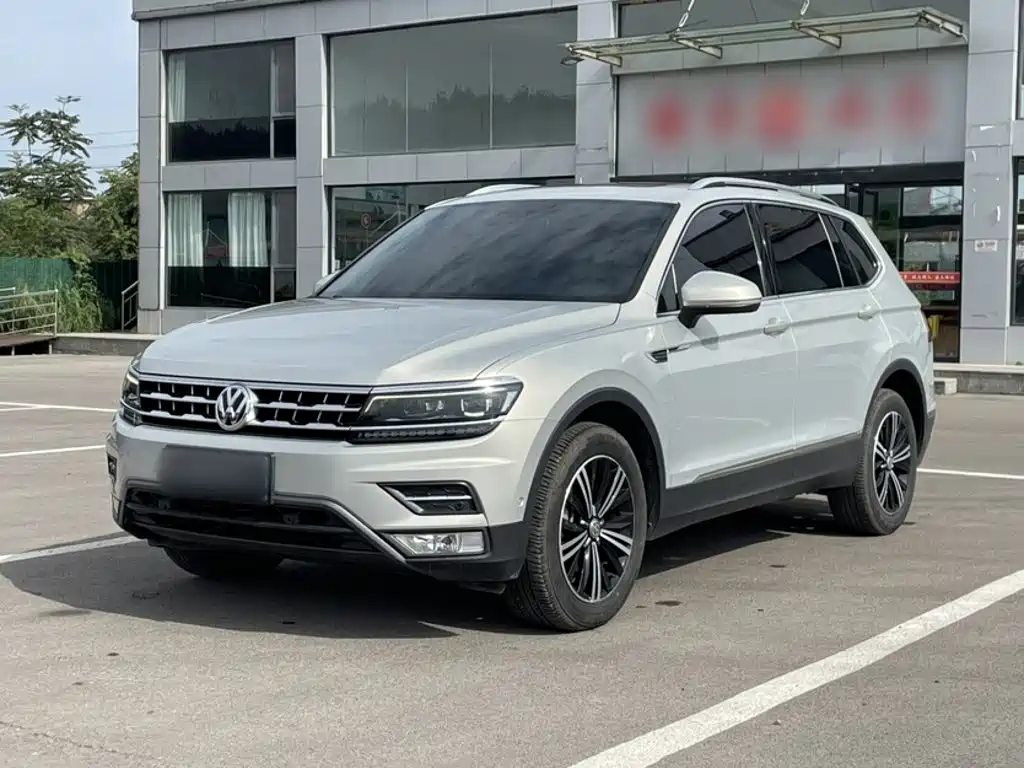 Volkswagen Tiguan L — фото 2