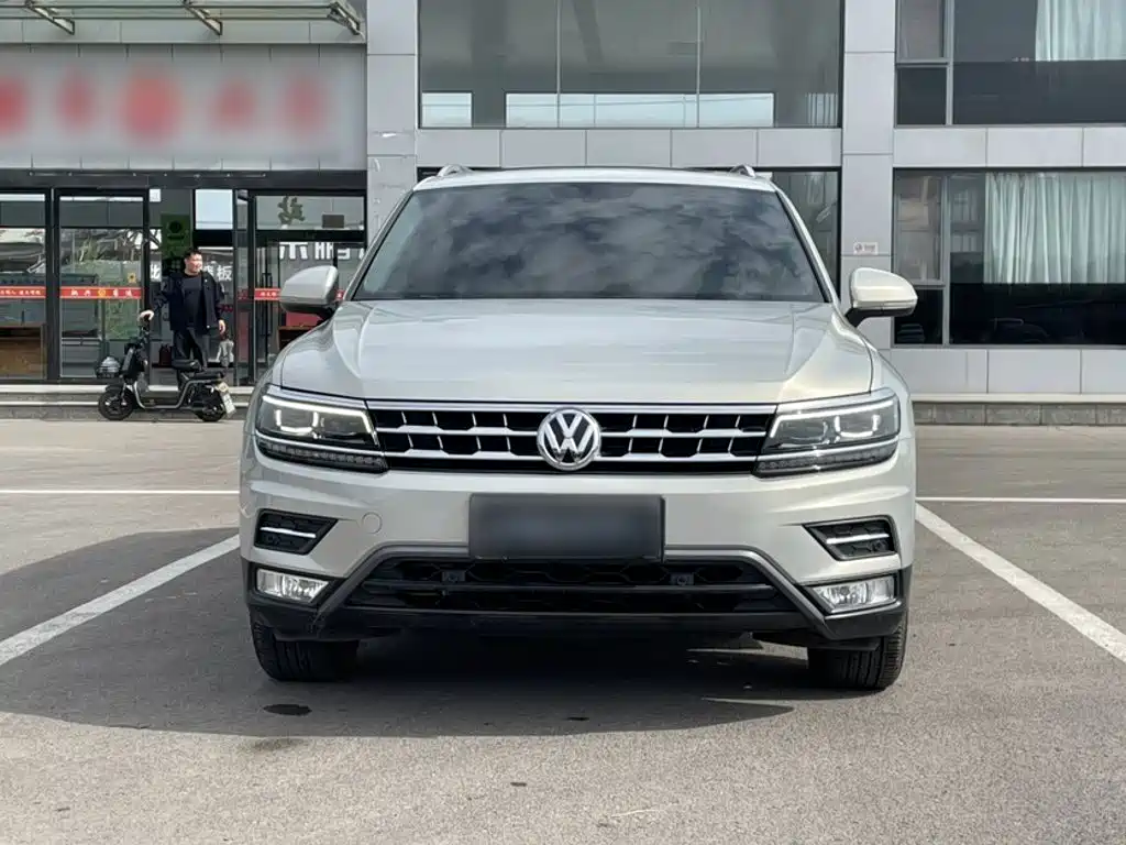 Volkswagen Tiguan L — фото 3