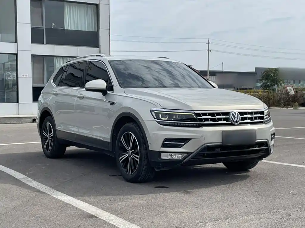 Volkswagen Tiguan L — фото 4