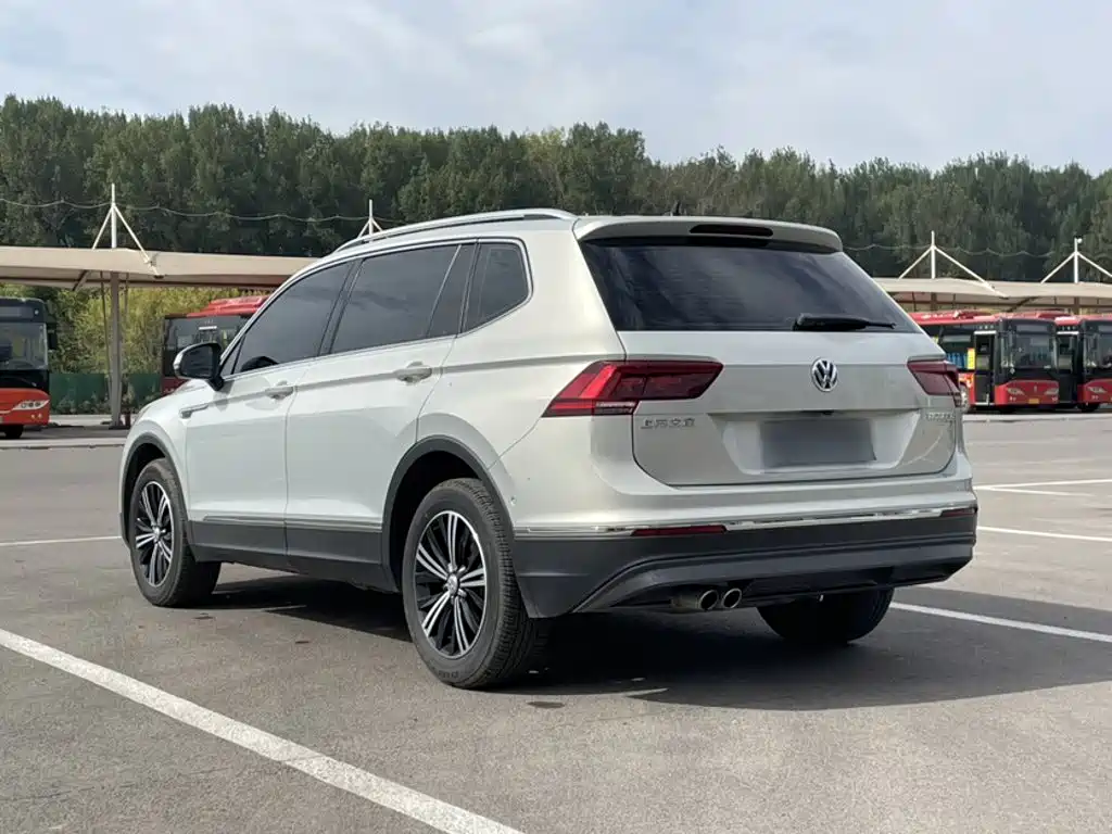 Volkswagen Tiguan L — фото 5