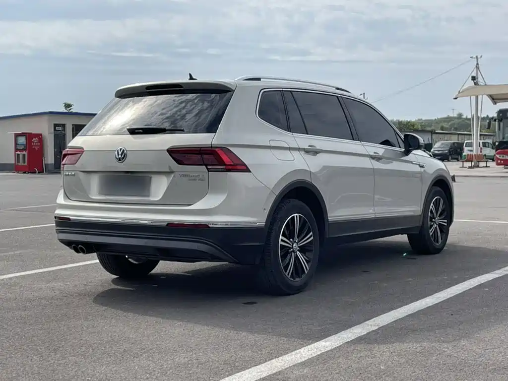 Volkswagen Tiguan L — фото 7