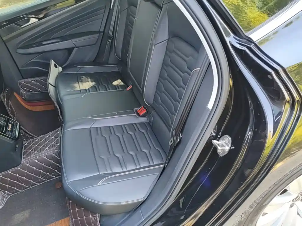 Volkswagen Passat — фото 17