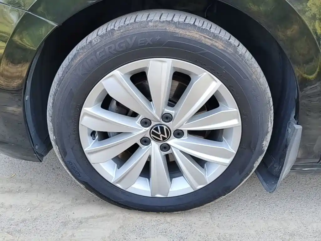 Volkswagen Passat — фото 23