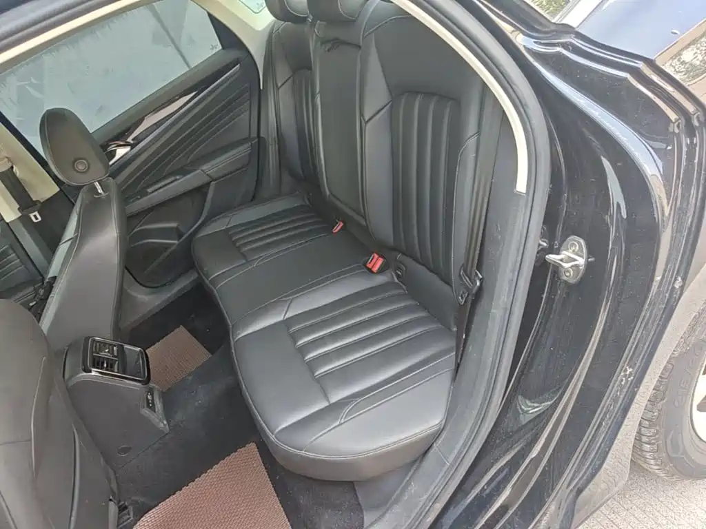 Volkswagen Passat — фото 17