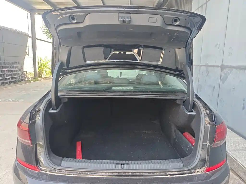 Volkswagen Passat — фото 19