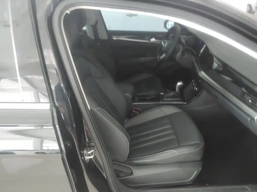 Volkswagen Passat — фото 25