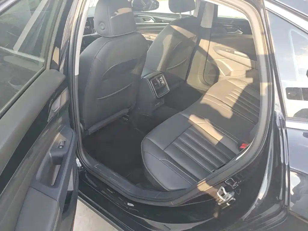 Volkswagen Passat — фото 17