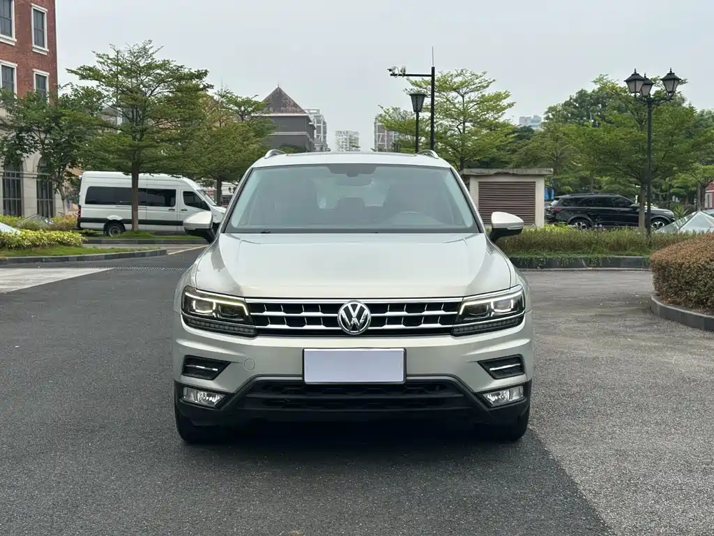 Volkswagen Tiguan L — фото 2