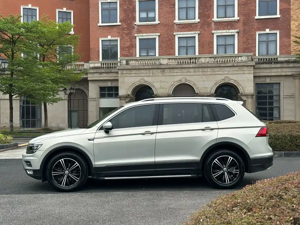 Volkswagen Tiguan L — фото 11