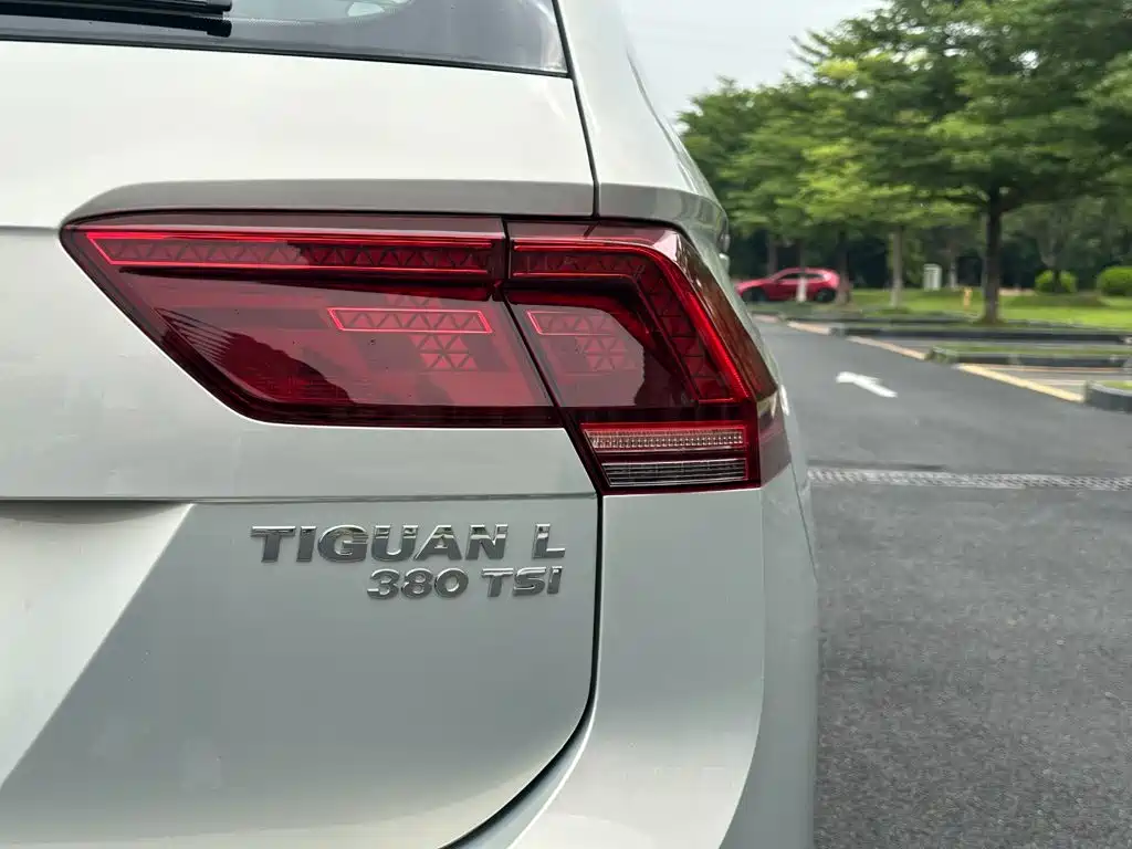 Volkswagen Tiguan L — фото 13