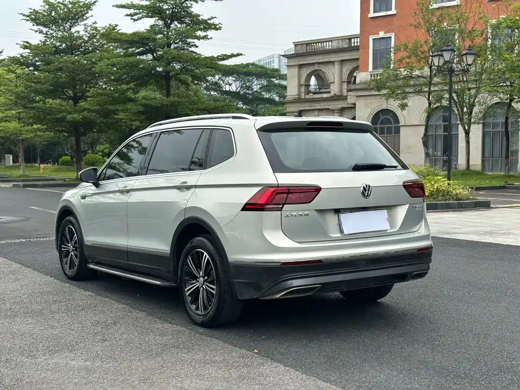 Volkswagen Tiguan L — фото 14