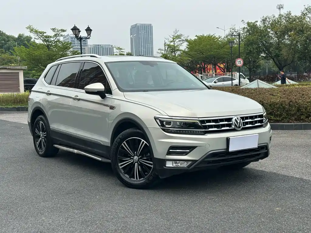 Volkswagen Tiguan L — фото 3