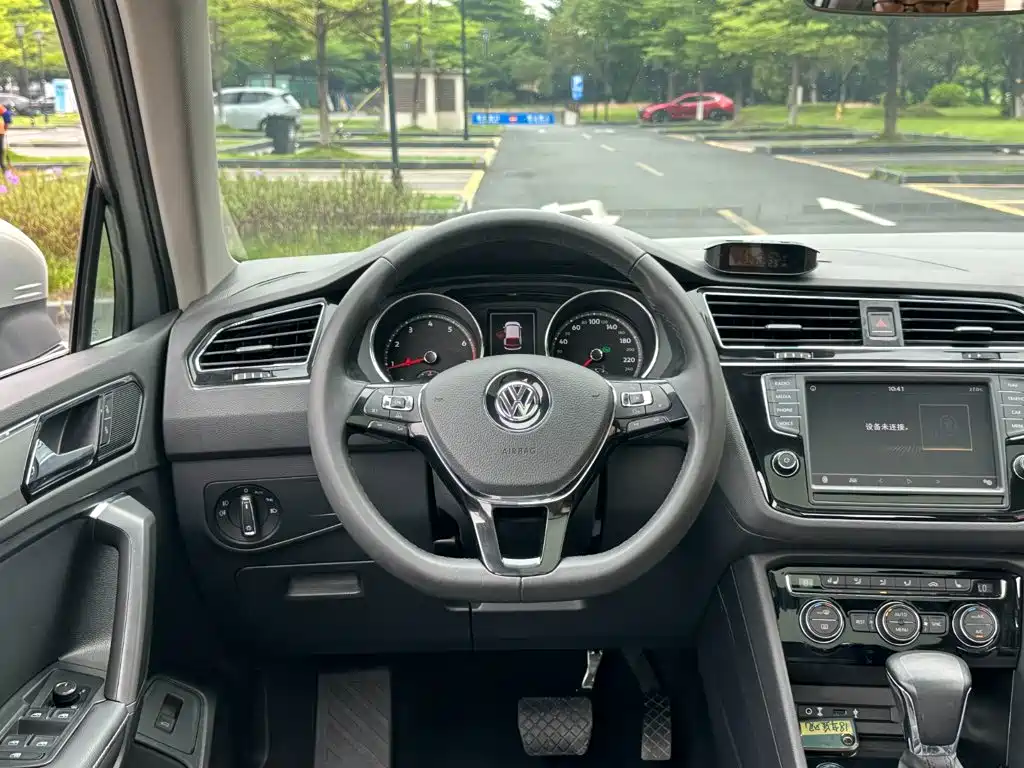 Volkswagen Tiguan L — фото 7