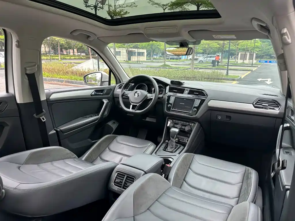 Volkswagen Tiguan L — фото 9