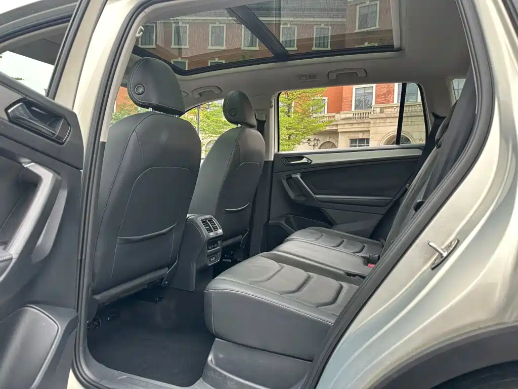 Volkswagen Tiguan L — фото 10