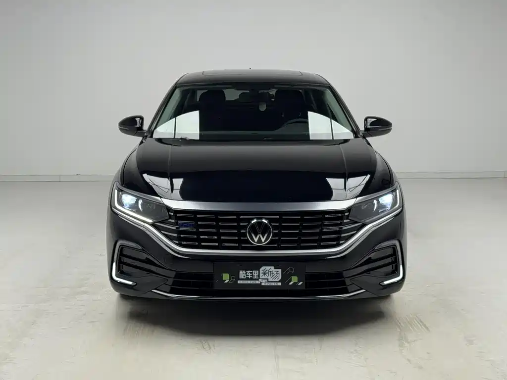 Volkswagen Passat PHEV — фото 2