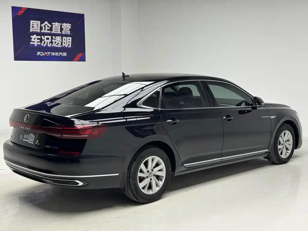 Volkswagen Passat PHEV — фото 4