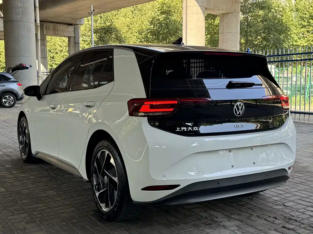 Volkswagen ID.3 — фото 5