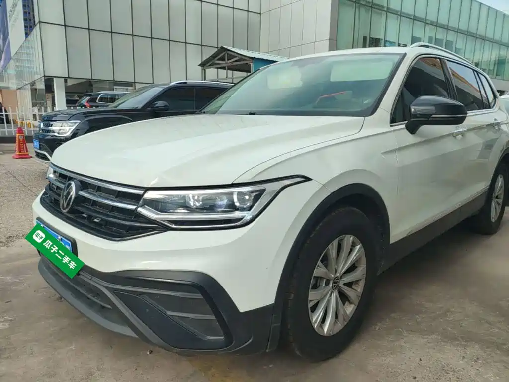 Volkswagen Tiguan L — фото 2