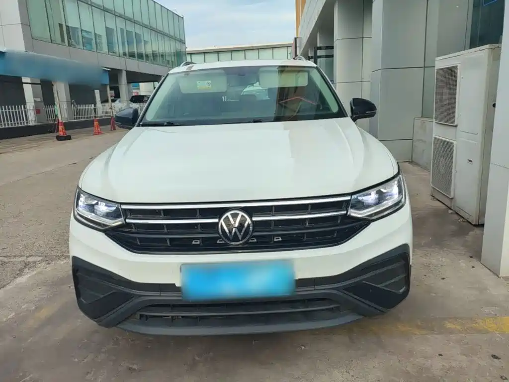 Volkswagen Tiguan L — фото 3