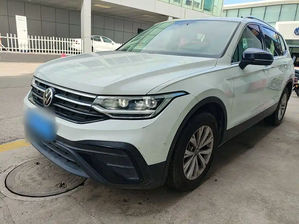 Volkswagen Tiguan L — фото 2