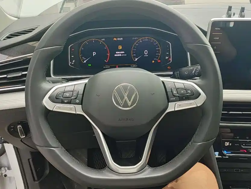 Volkswagen Tiguan L — фото 11