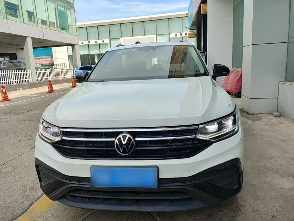 Volkswagen Tiguan L — фото 3