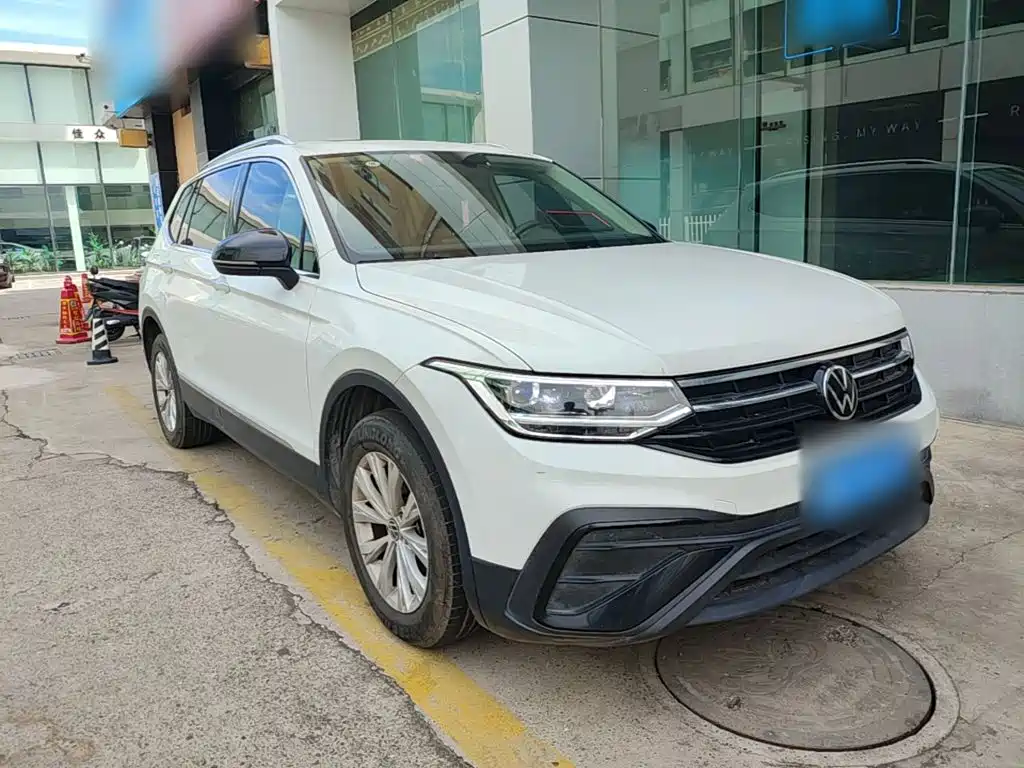 Volkswagen Tiguan L — фото 4