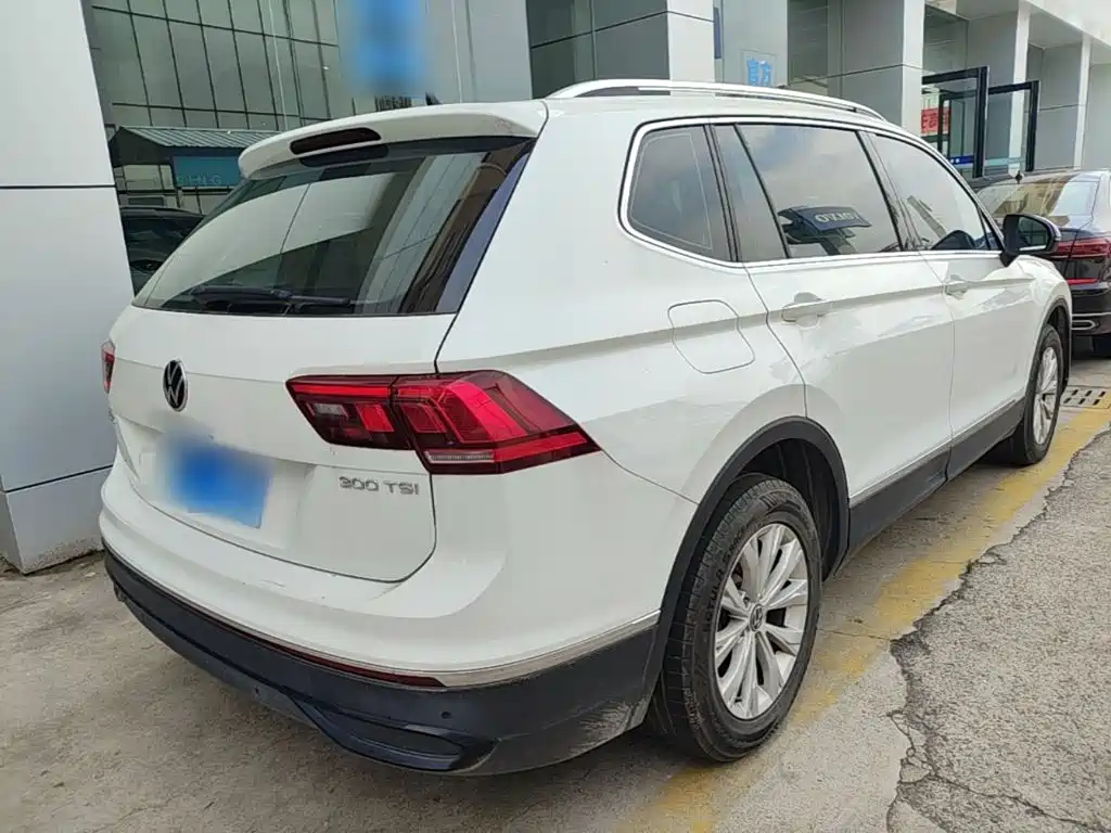 Volkswagen Tiguan L — фото 7