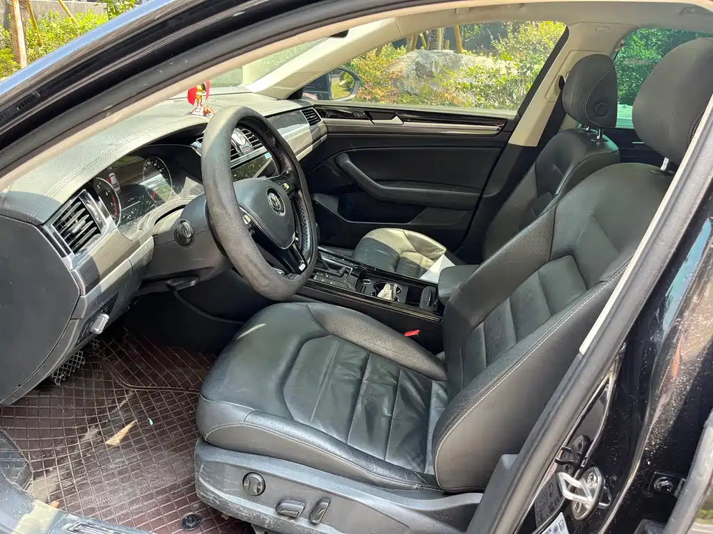 Volkswagen Phideon — фото 11