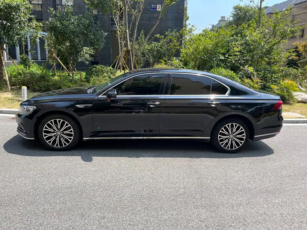 Volkswagen Phideon — фото 3