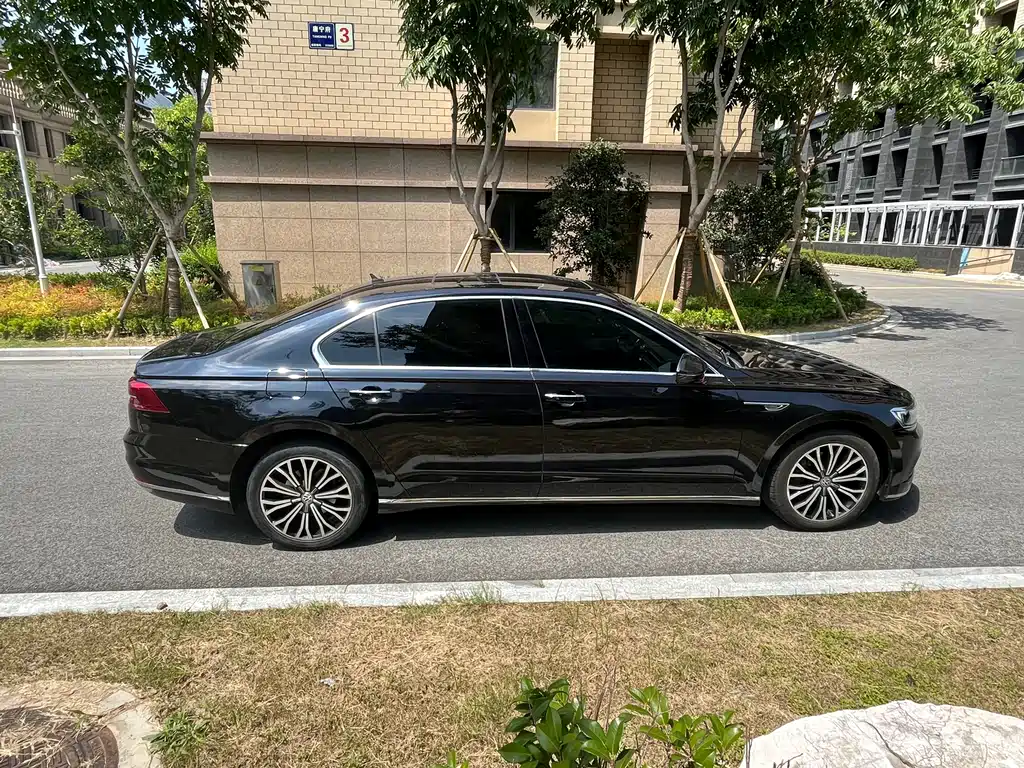 Volkswagen Phideon — фото 7