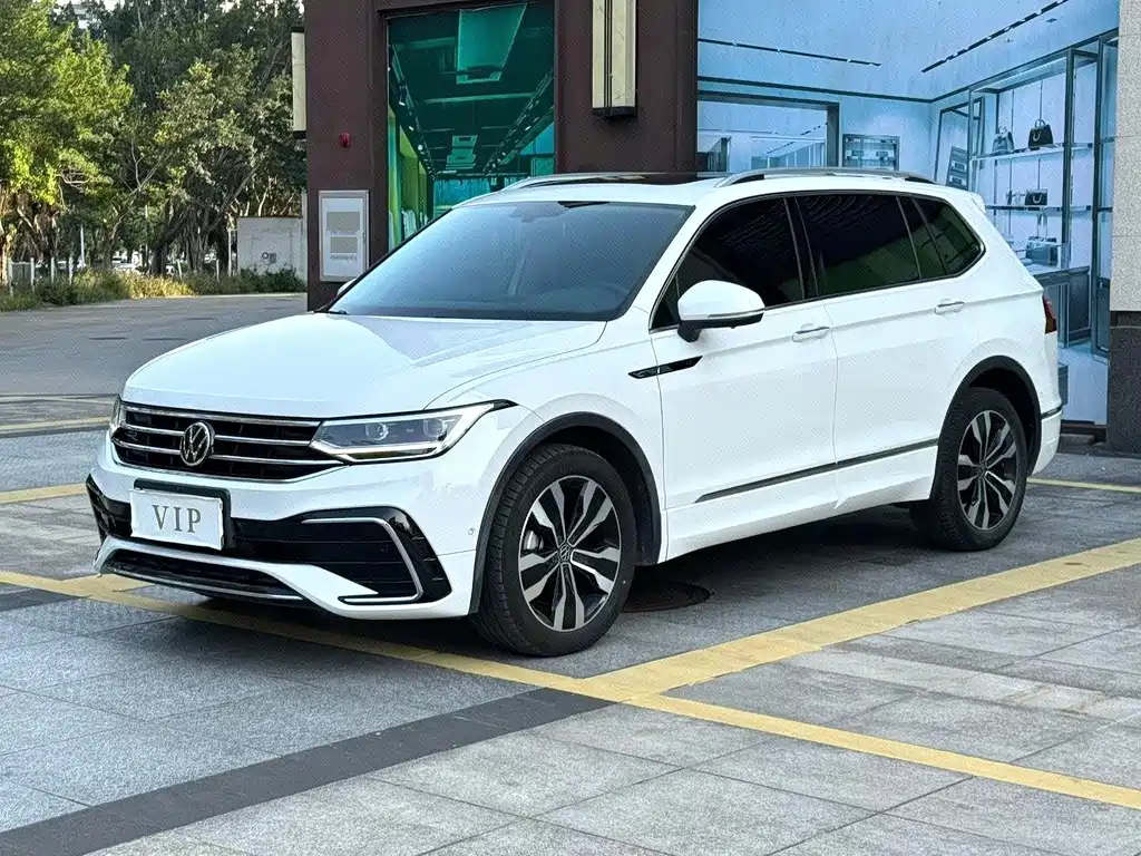 Volkswagen Tiguan L — фото 2