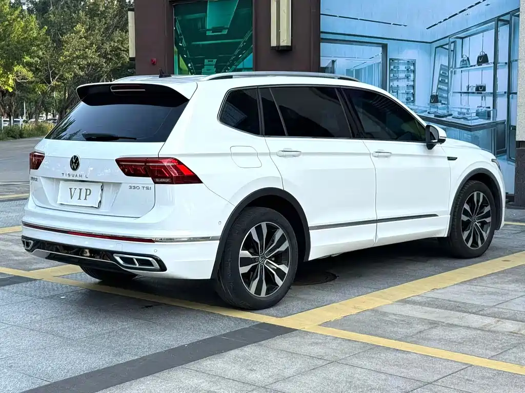 Volkswagen Tiguan L — фото 3