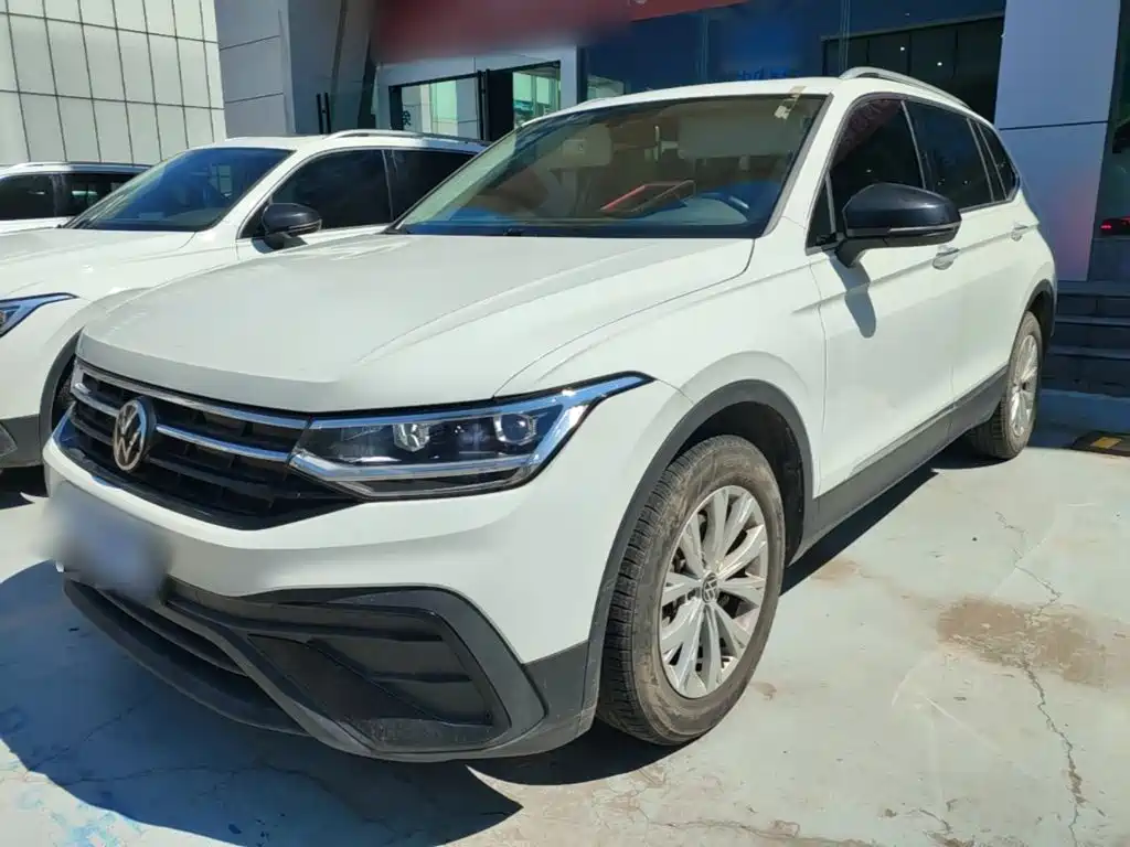 Volkswagen Tiguan L — фото 2