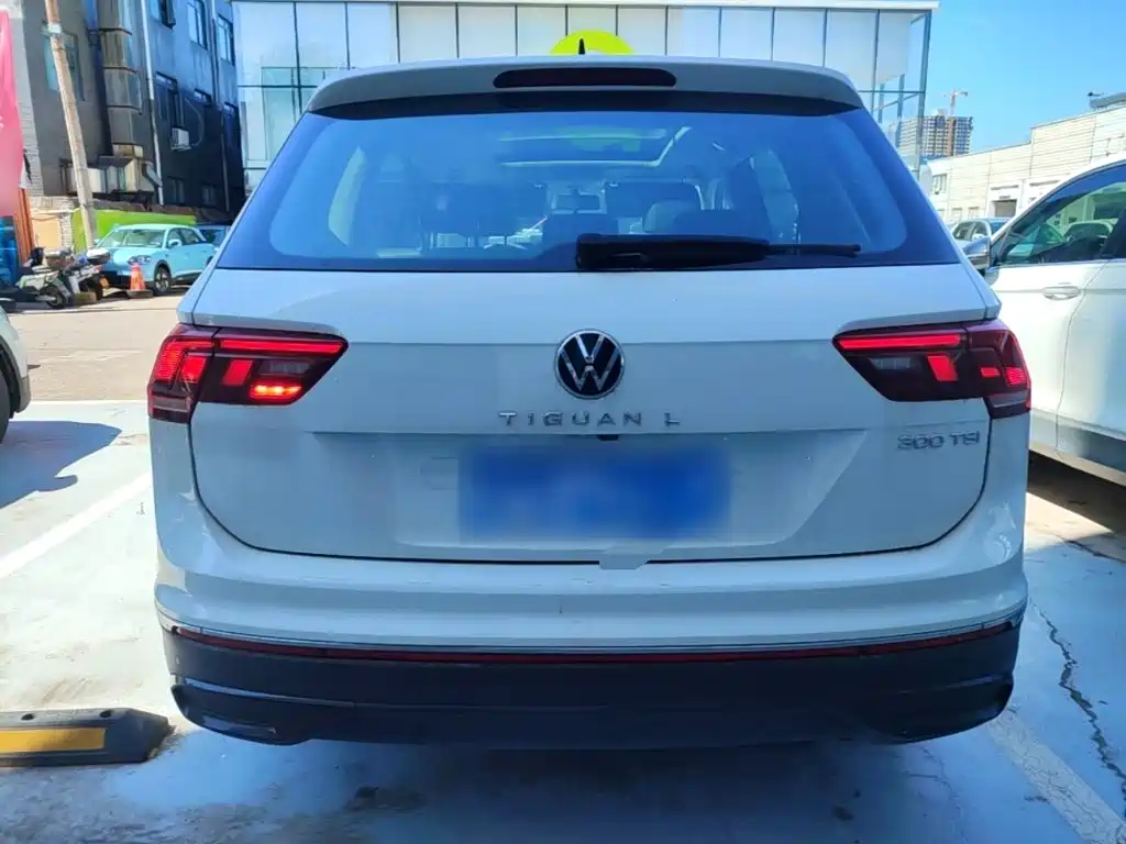 Volkswagen Tiguan L — фото 6