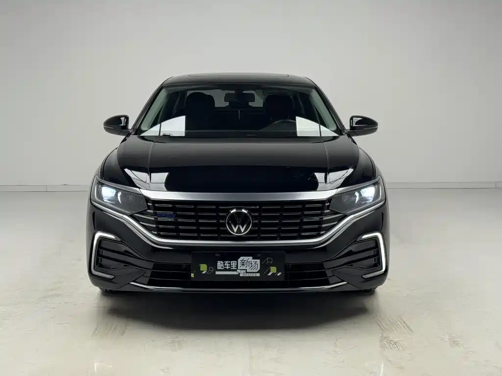 Volkswagen Passat PHEV — фото 2