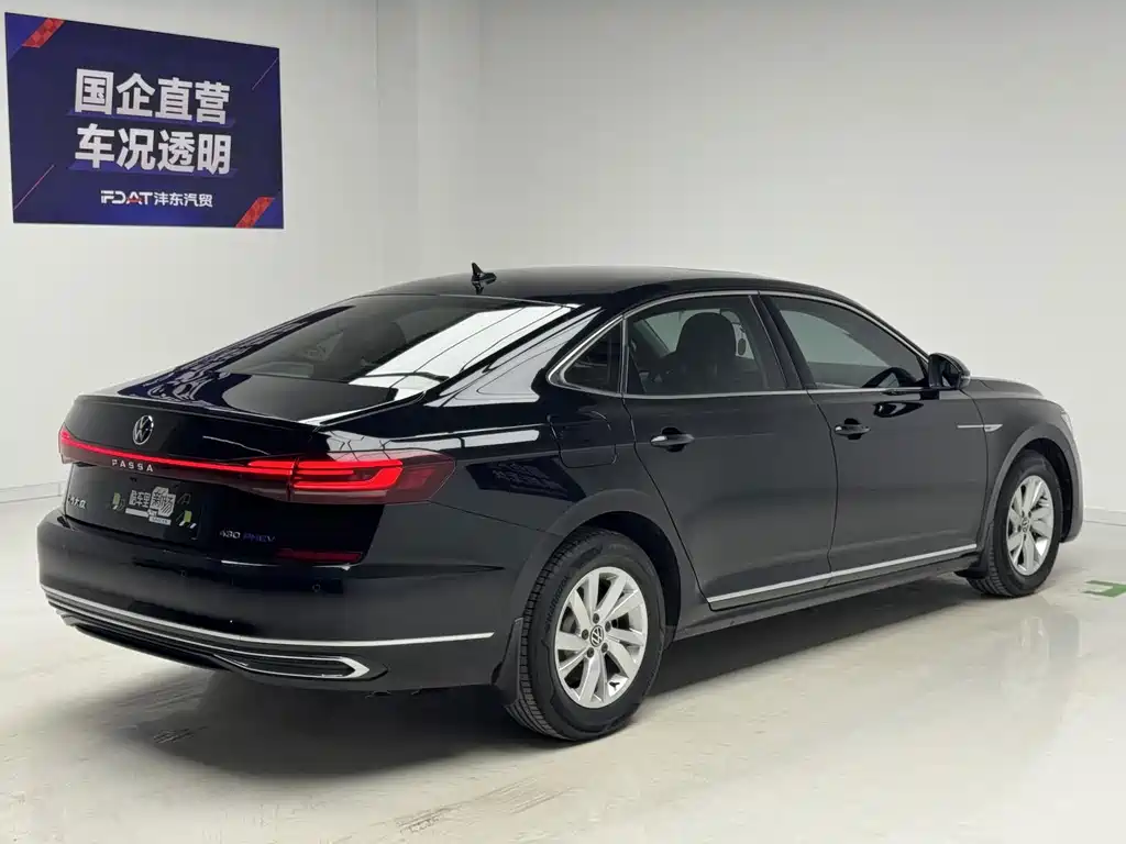 Volkswagen Passat PHEV — фото 4