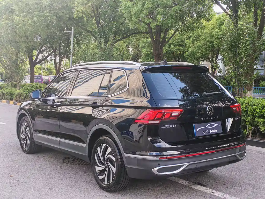 Volkswagen Tiguan L — фото 6
