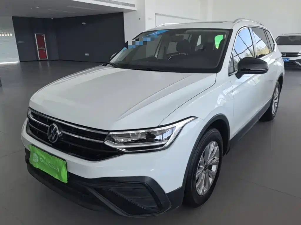 Volkswagen Tiguan L — фото 2